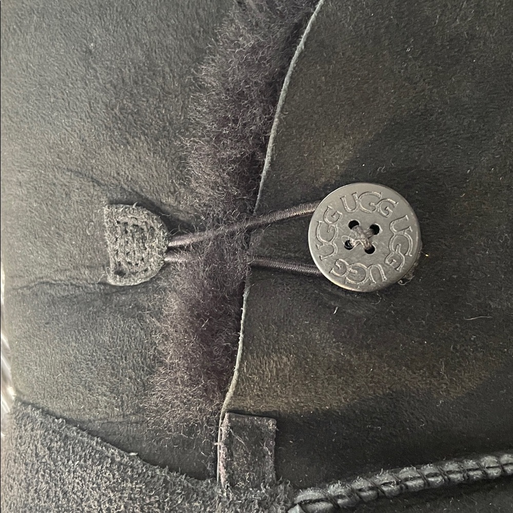 UGG Bailey Button II - Picture 9 of 16